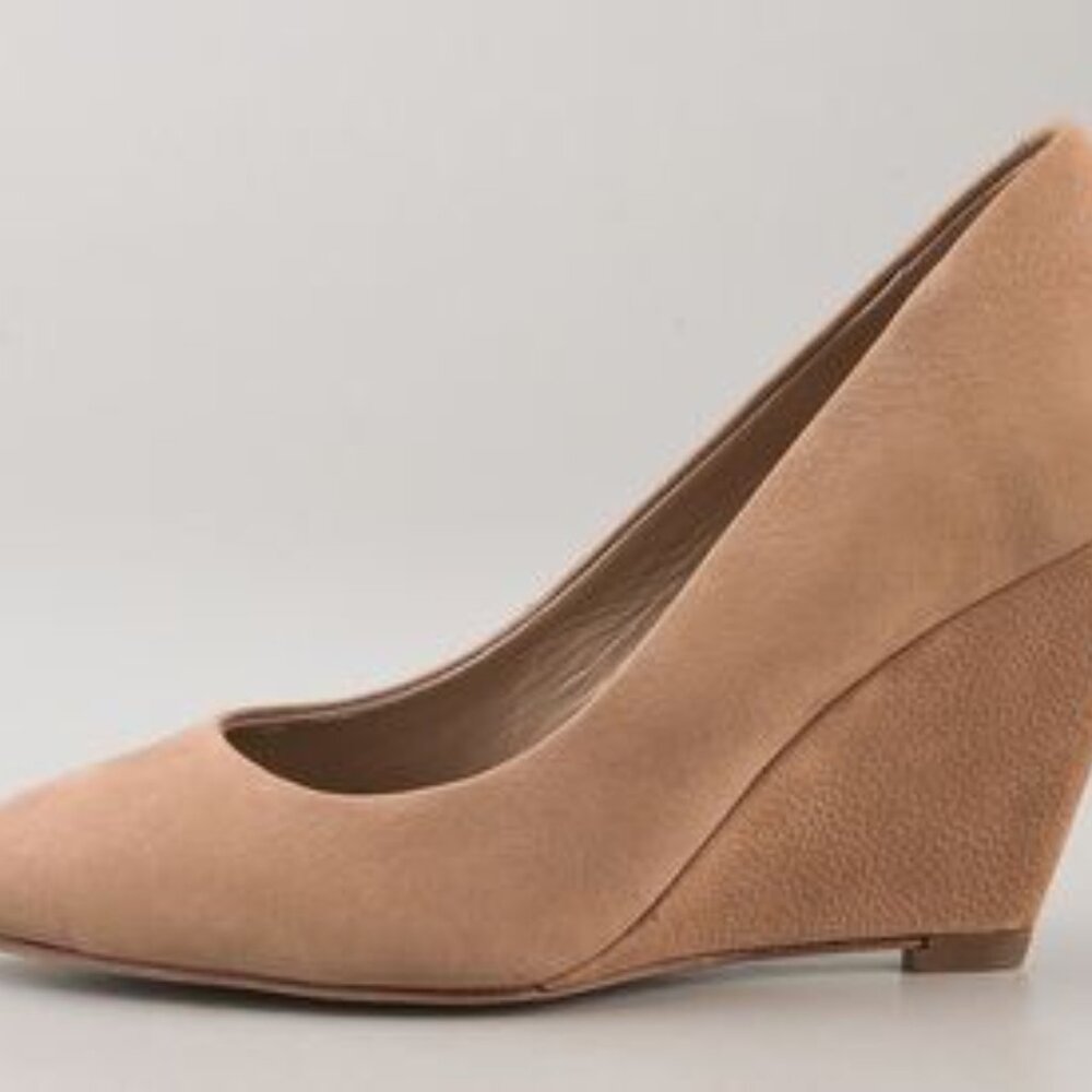 Pour La Victoire 'Mai' Nubuck Wedges - Sand